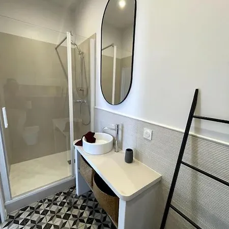 Cosy, Climatise Et A Deux Pas De La !